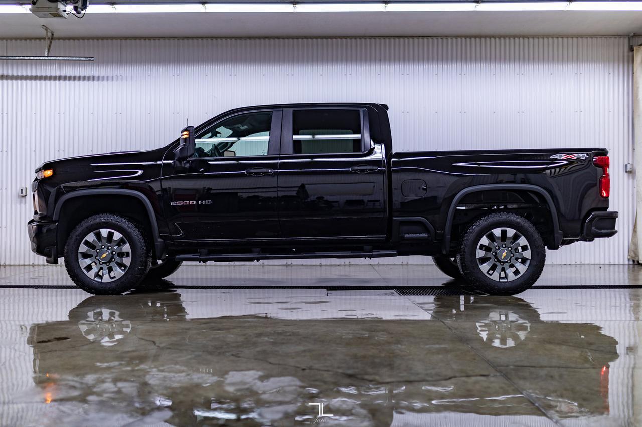 2022 Chevrolet Silverado 2500HD 4x4 Crew Cab Custom BCam Red Deer AB