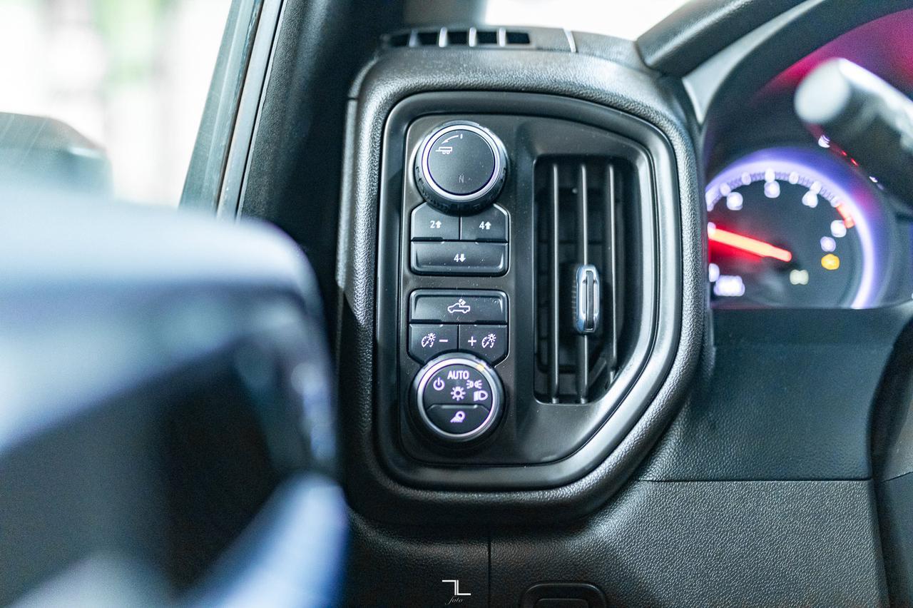 2022 Chevrolet Silverado 2500HD 4x4 Crew Cab Custom Diesel BCam Red Deer AB