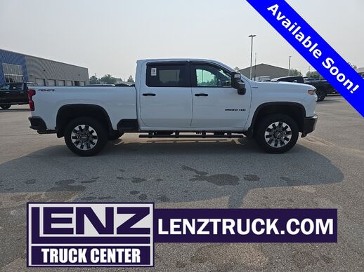 2022_Chevrolet_Silverado 2500HD_4x4 Crew Cab Custom_ Fond du Lac WI