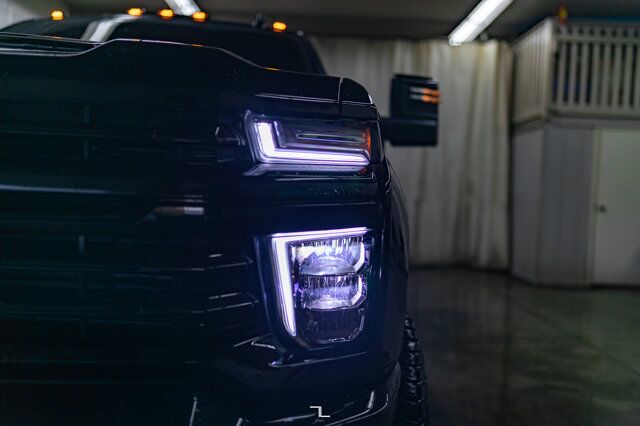 2022 Chevrolet Silverado 2500HD 4x4 Crew Cab High Country Diesel Leather Roof Nav 4" Lift Red Deer AB