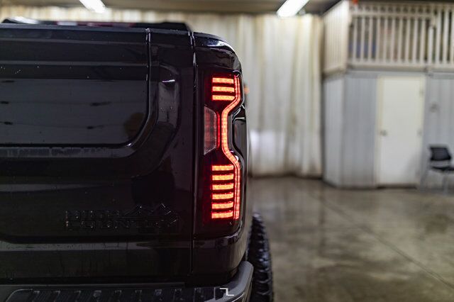 2022 Chevrolet Silverado 2500HD 4x4 Crew Cab High Country Diesel Leather Roof Nav 4" Lift Red Deer AB