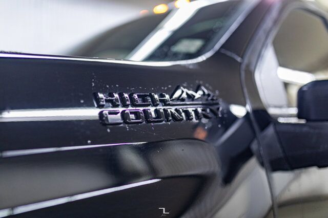 2022 Chevrolet Silverado 2500HD 4x4 Crew Cab High Country Diesel Leather Roof Nav 4" Lift Red Deer AB