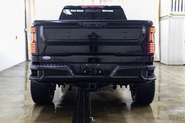 2022 Chevrolet Silverado 2500HD 4x4 Crew Cab High Country Diesel Leather Roof Nav 4" Lift Red Deer AB