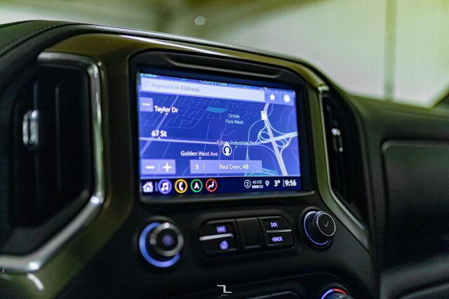 2022 Chevrolet Silverado 2500HD 4x4 Crew Cab High Country Diesel Leather Roof Nav 4" Lift Red Deer AB