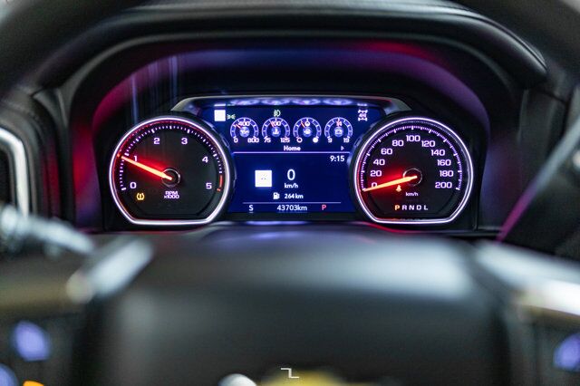 2022 Chevrolet Silverado 2500HD 4x4 Crew Cab High Country Diesel Leather Roof Nav 4" Lift Red Deer AB