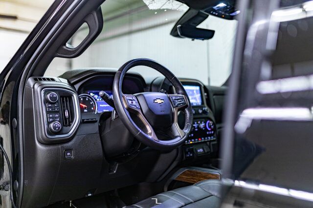 2022 Chevrolet Silverado 2500HD 4x4 Crew Cab High Country Diesel Leather Roof Nav 4" Lift Red Deer AB