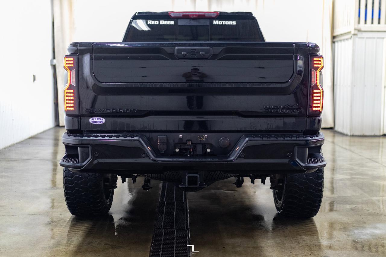 2022 Chevrolet Silverado 2500HD 4x4 Crew Cab High Country Diesel Leather Roof Nav 4" Lift Red Deer AB