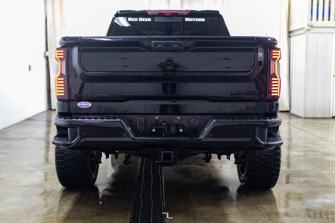 2022 Chevrolet Silverado 2500HD 4x4 Crew Cab High Country Diesel Leather Roof Nav 4" Lift Red Deer AB