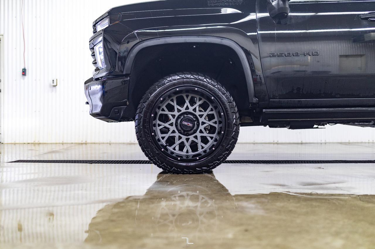 2022 Chevrolet Silverado 2500HD 4x4 Crew Cab High Country Diesel Leather Roof Nav 4" Lift Red Deer AB