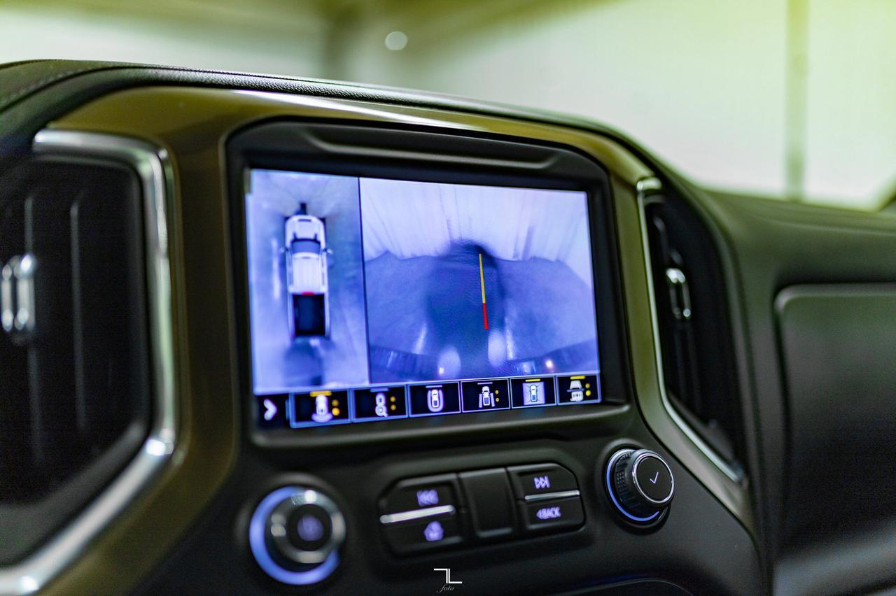 2022 Chevrolet Silverado 2500HD 4x4 Crew Cab High Country Diesel Leather Roof Nav 4" Lift Red Deer AB