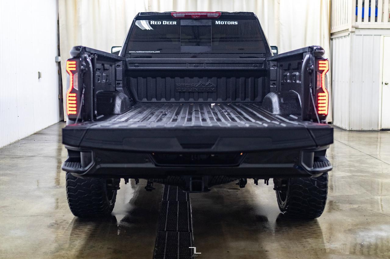 2022 Chevrolet Silverado 2500HD 4x4 Crew Cab High Country Diesel Leather Roof Nav 4" Lift Red Deer AB