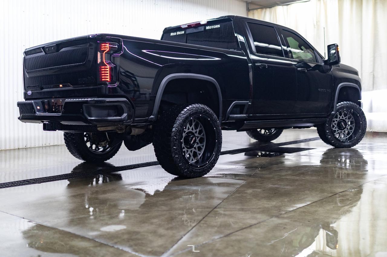 2022 Chevrolet Silverado 2500HD 4x4 Crew Cab High Country Diesel Leather Roof Nav 4" Lift Red Deer AB