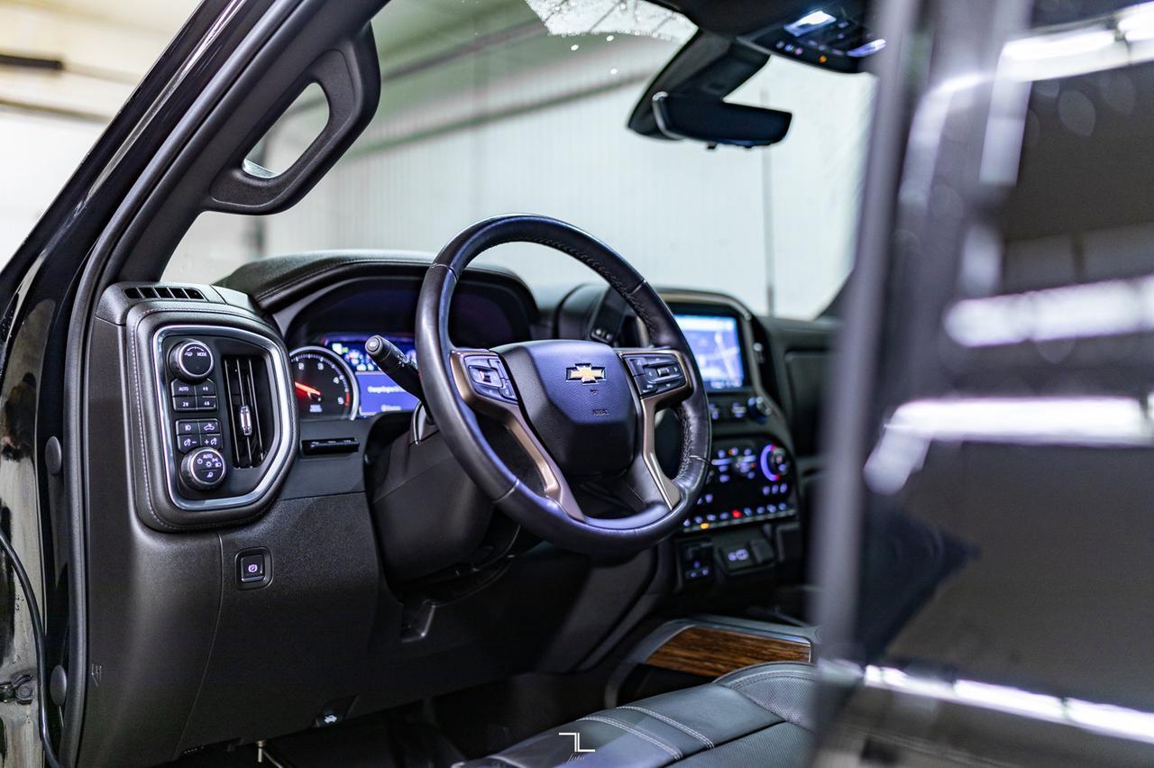 2022 Chevrolet Silverado 2500HD 4x4 Crew Cab High Country Diesel Leather Roof Nav 4" Lift Red Deer AB