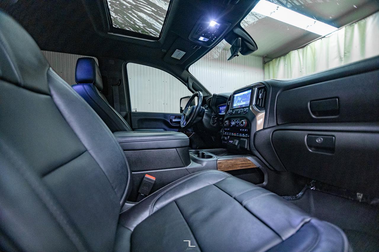 2022 Chevrolet Silverado 2500HD 4x4 Crew Cab High Country Diesel Leather Roof Nav 4" Lift Red Deer AB