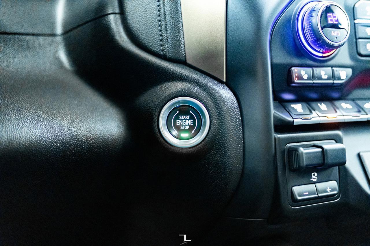 2022 Chevrolet Silverado 2500HD 4x4 Crew Cab High Country Diesel Leather Roof Nav 4" Lift Red Deer AB