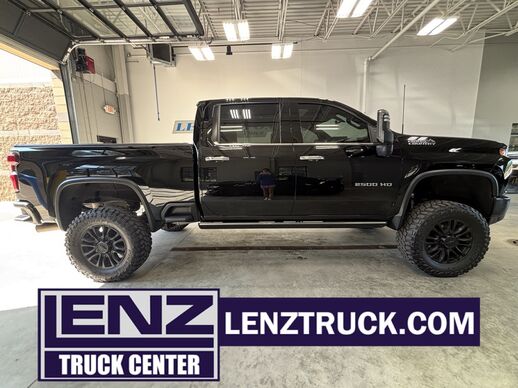 2022_Chevrolet_Silverado 2500HD_4x4 Crew Cab High Country_ Fond du Lac WI
