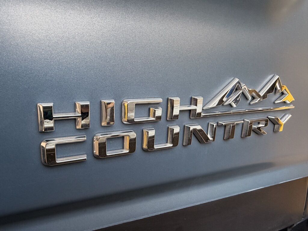 2022 Chevrolet Silverado 2500HD 4x4 Crew Cab High Country Minocqua WI