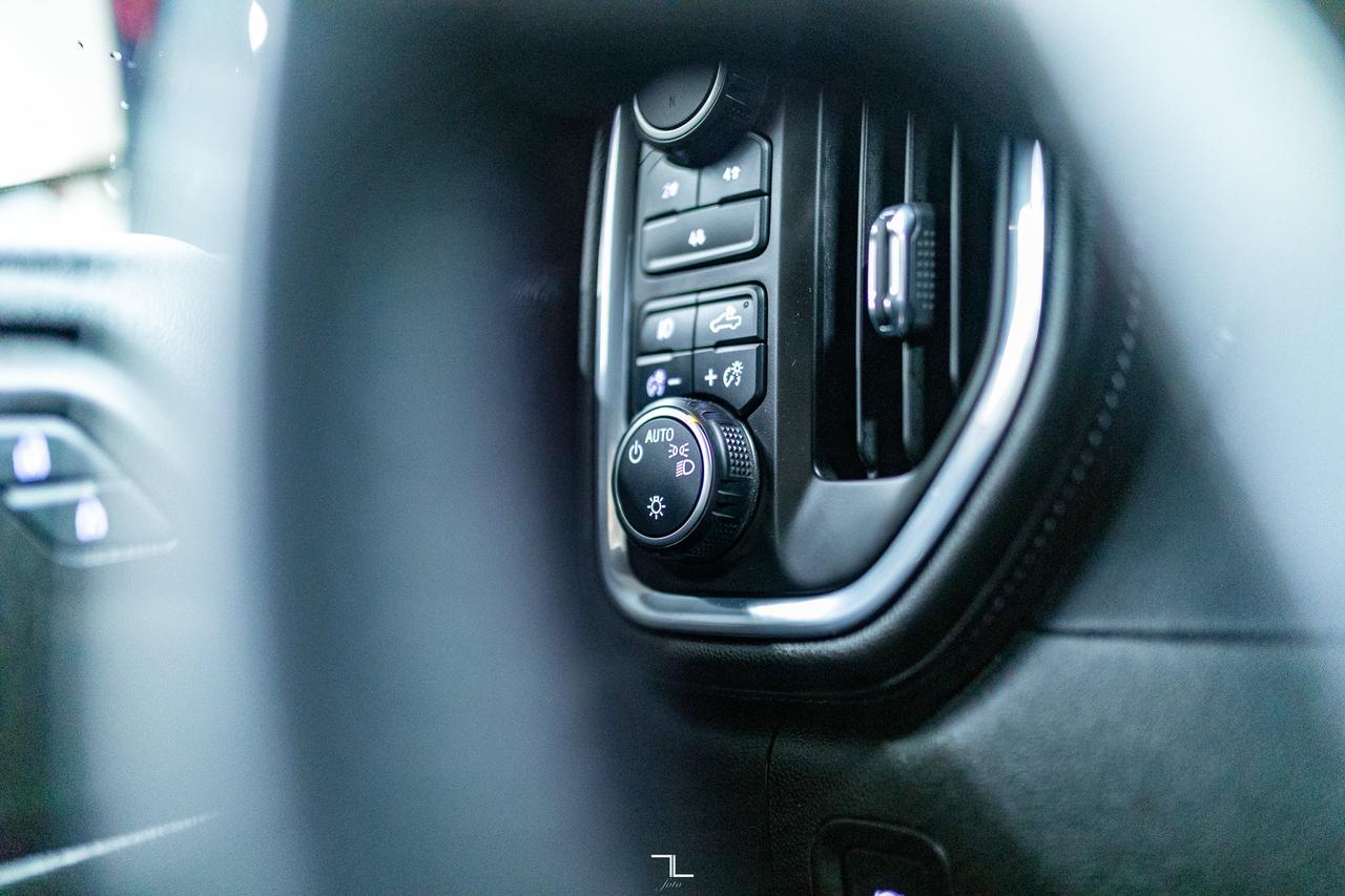 2022 Chevrolet Silverado 2500HD 4x4 Crew Cab LT Diesel PSeat BCam Red Deer AB