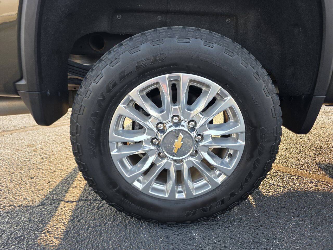 2022 Chevrolet Silverado 2500HD High Country 4x4 4dr Crew Cab SB Eldridge IA