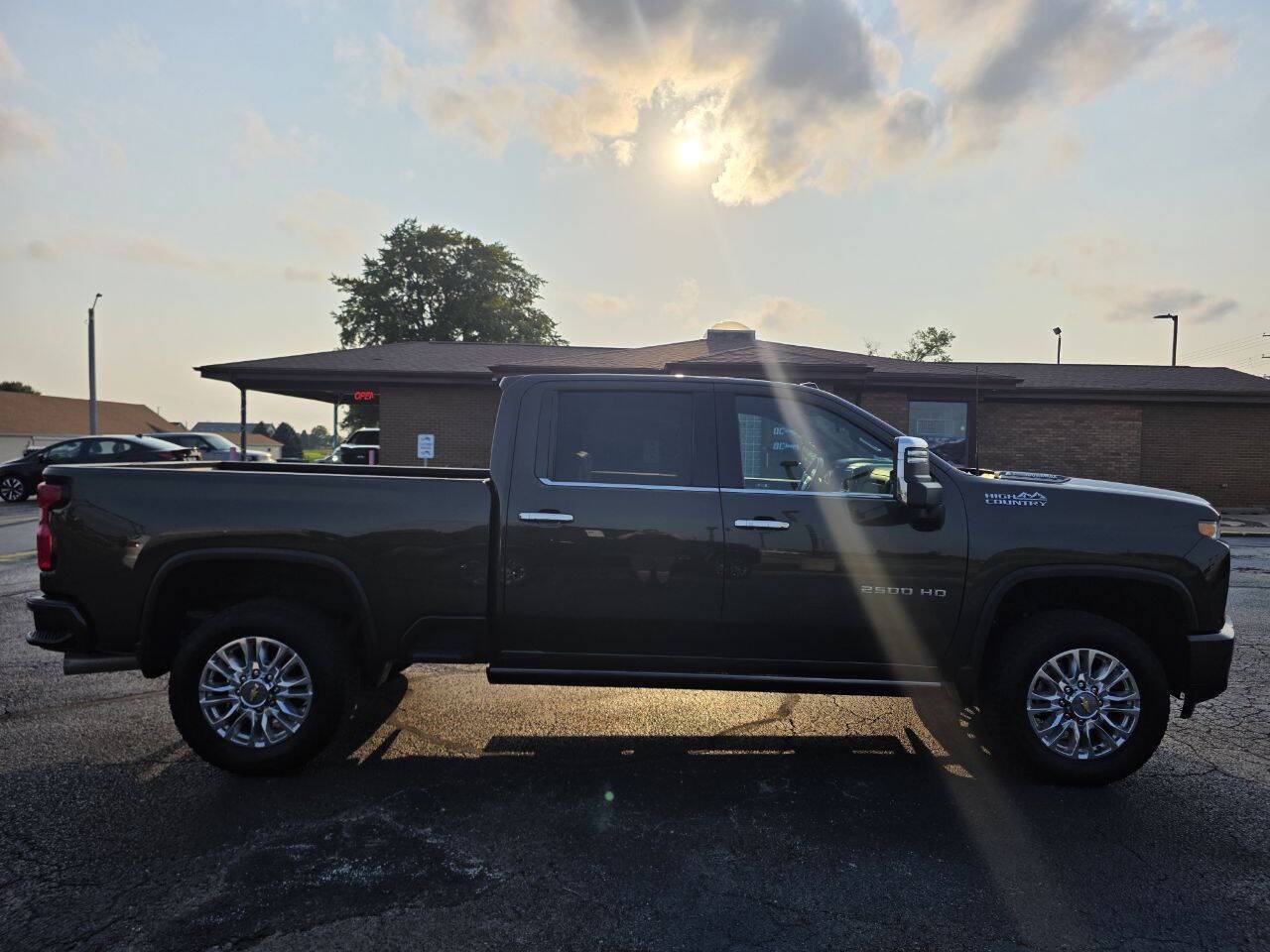 2022 Chevrolet Silverado 2500HD High Country 4x4 4dr Crew Cab SB Eldridge IA