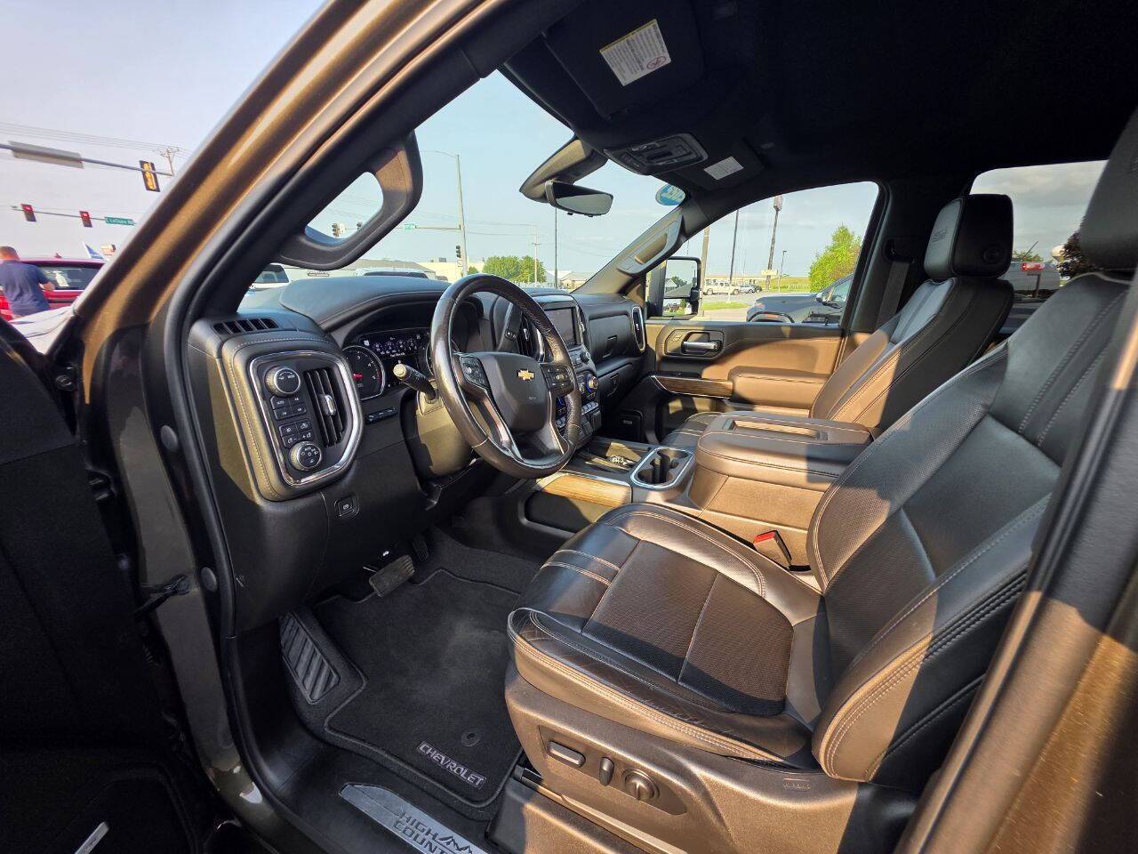 2022 Chevrolet Silverado 2500HD High Country 4x4 4dr Crew Cab SB Eldridge IA