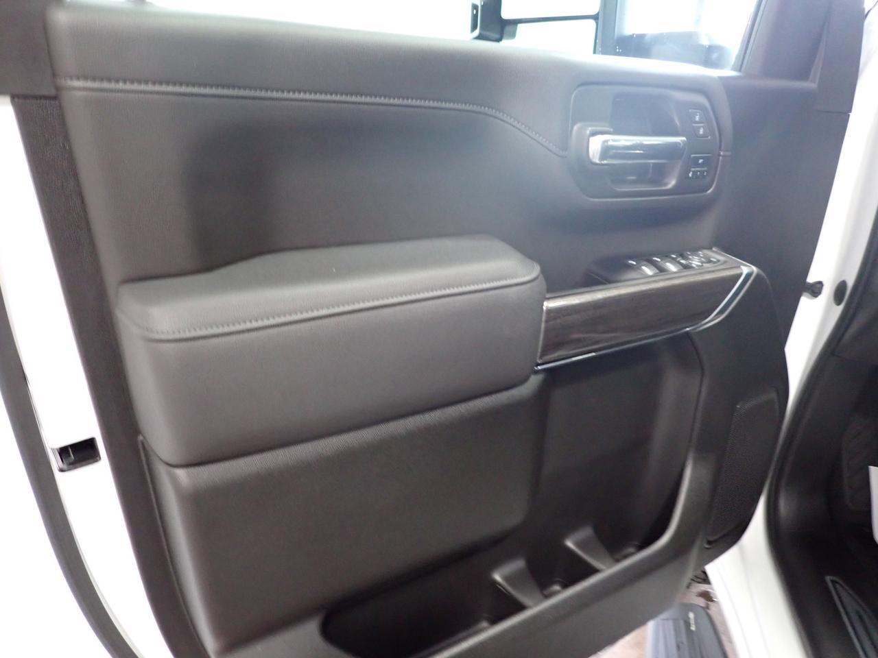 2022 Chevrolet Silverado 2500HD LTZ 4WD CREW CAB 6.4 BOX *DIESEL* LEATHER SUNROOF Listowel ON