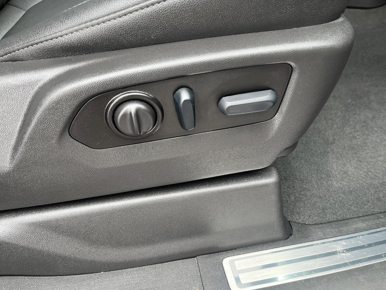 2022 Chevrolet Silverado 3500HD 3500HD LTZ Z71 Crew Cab 4WD DuramaxDiesel MidnightEdt LotsofOptions wSunroof Nav Saukville WI