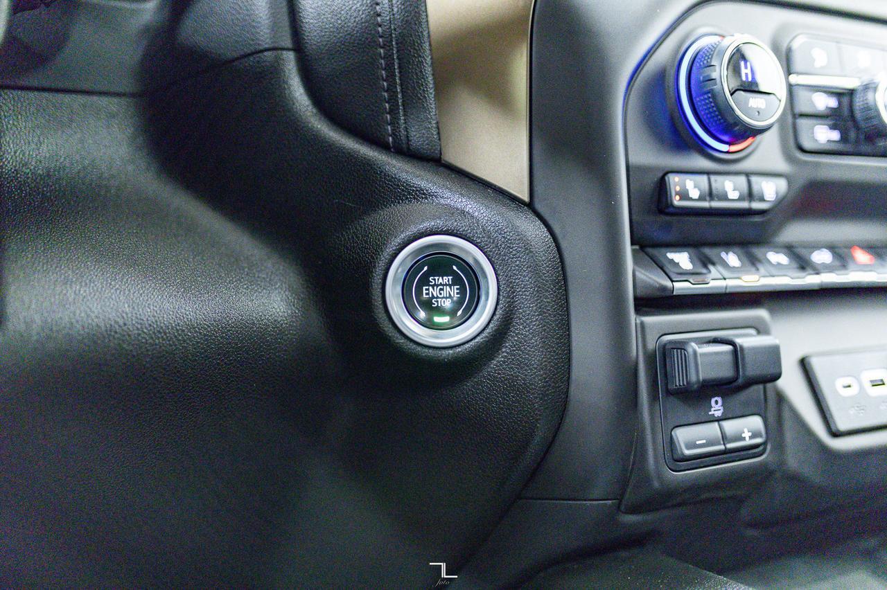 2022 Chevrolet Silverado 3500HD 4x4 Crew Cab High Country Diesel Leather Roof Nav Red Deer AB