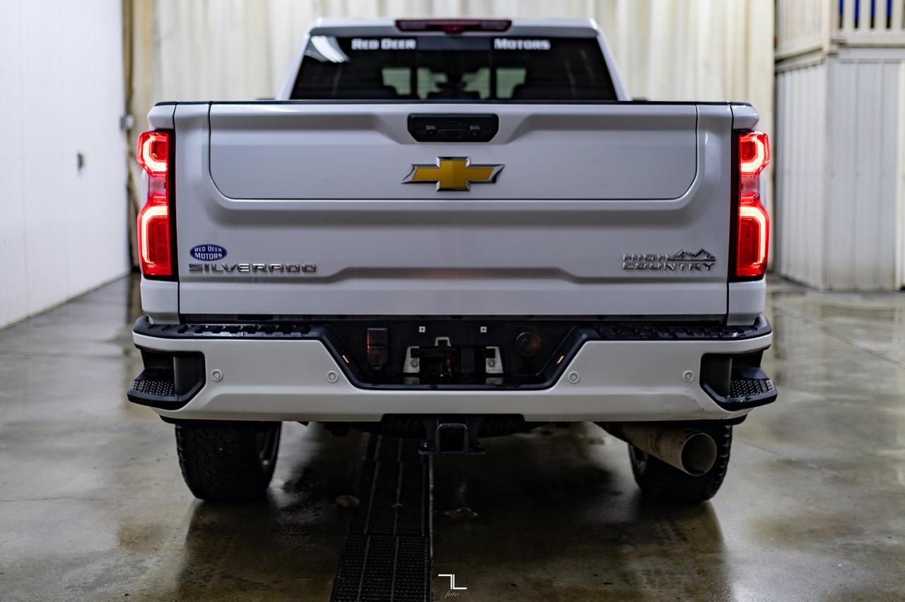 2022 Chevrolet Silverado 3500HD 4x4 Crew Cab High Country Diesel Leather Roof Nav Red Deer AB