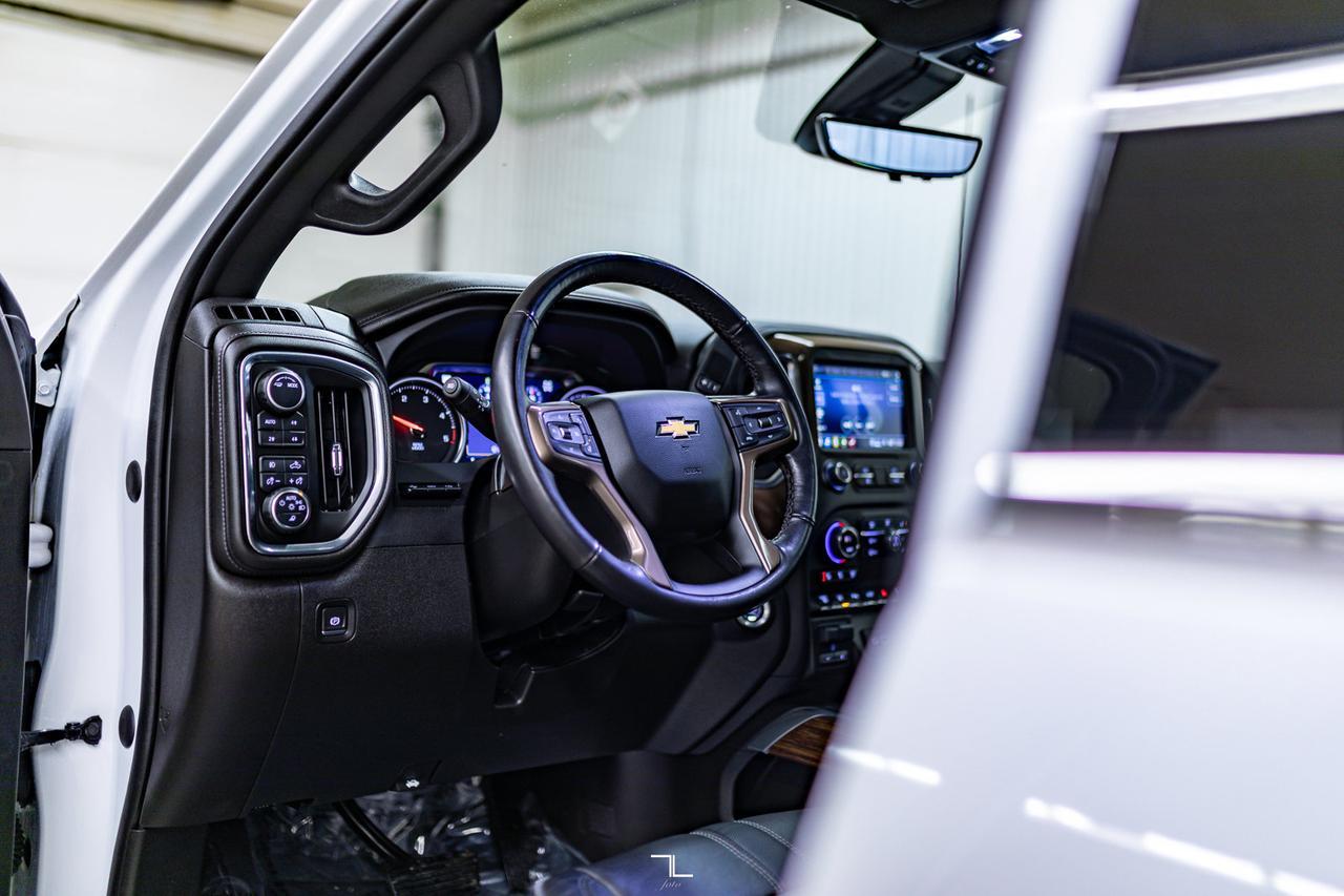 2022 Chevrolet Silverado 3500HD 4x4 Crew Cab High Country Diesel Leather Roof Nav Red Deer AB