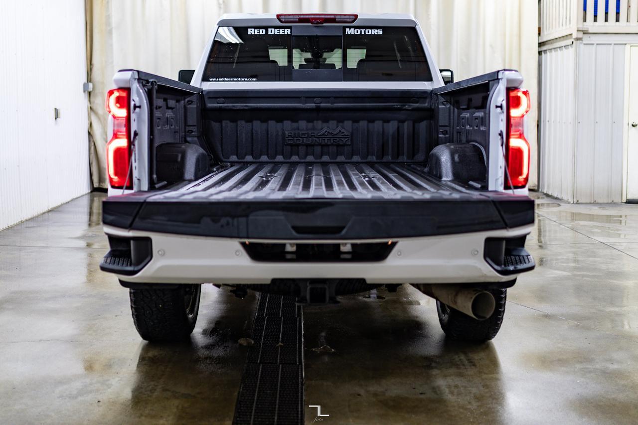 2022 Chevrolet Silverado 3500HD 4x4 Crew Cab High Country Diesel Leather Roof Nav Red Deer AB