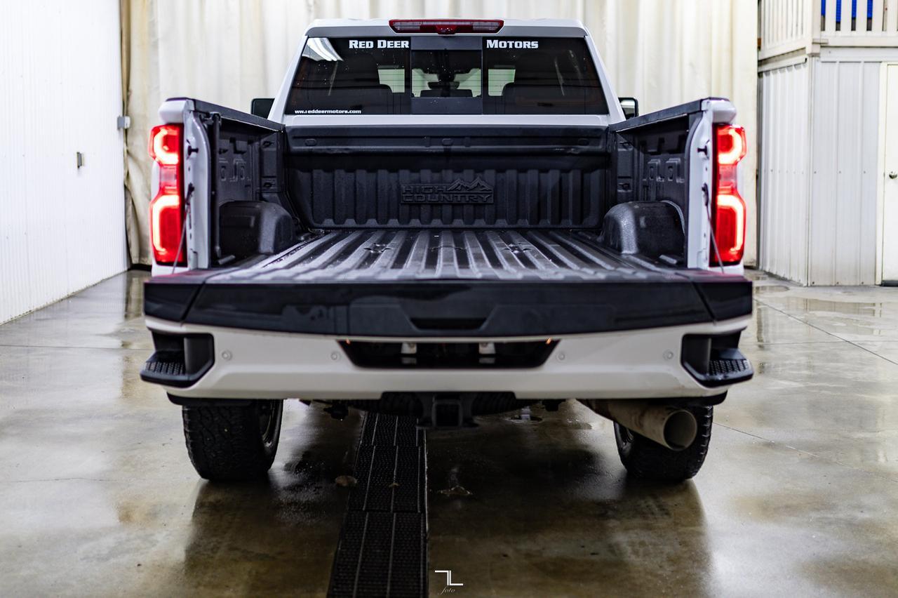 2022 Chevrolet Silverado 3500HD 4x4 Crew Cab High Country Diesel Leather Roof Nav Red Deer AB