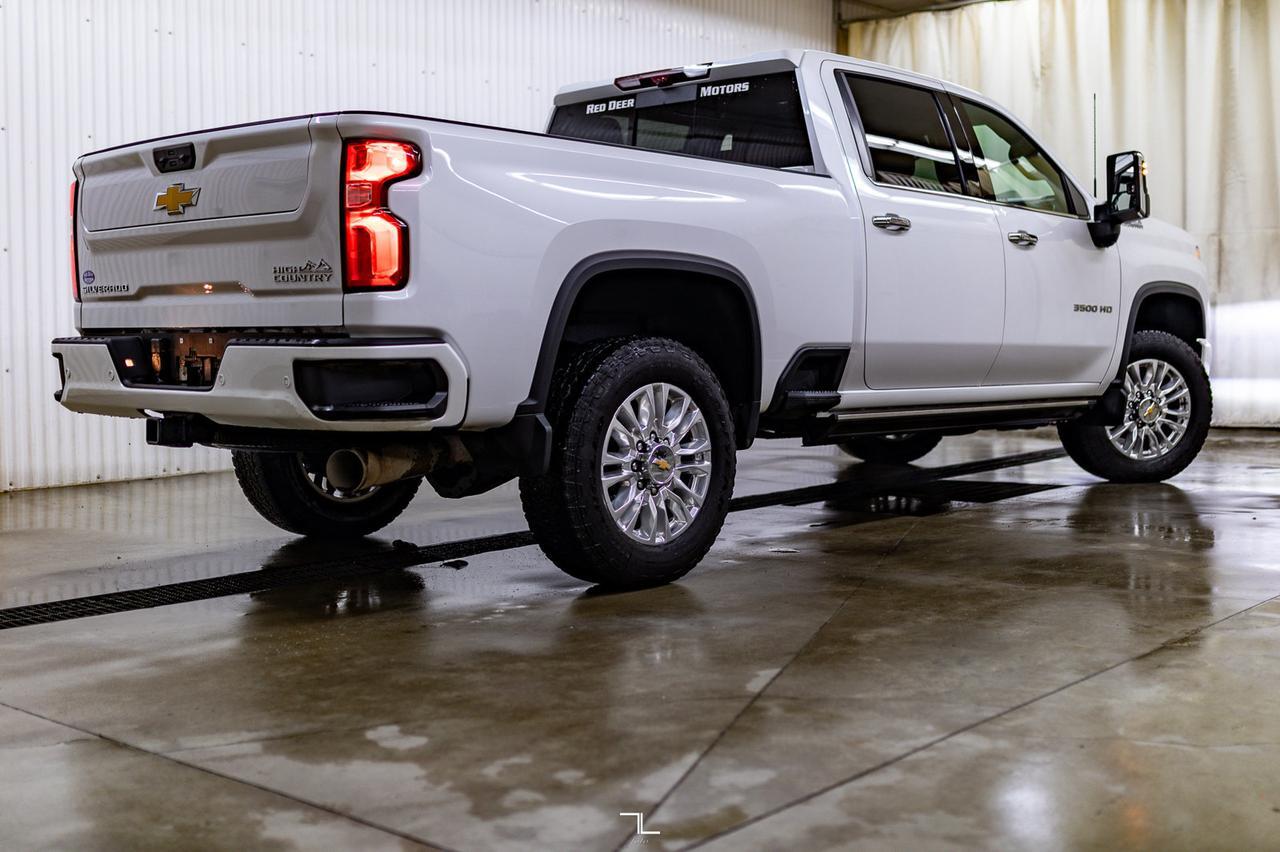 2022 Chevrolet Silverado 3500HD 4x4 Crew Cab High Country Diesel Leather Roof Nav Red Deer AB
