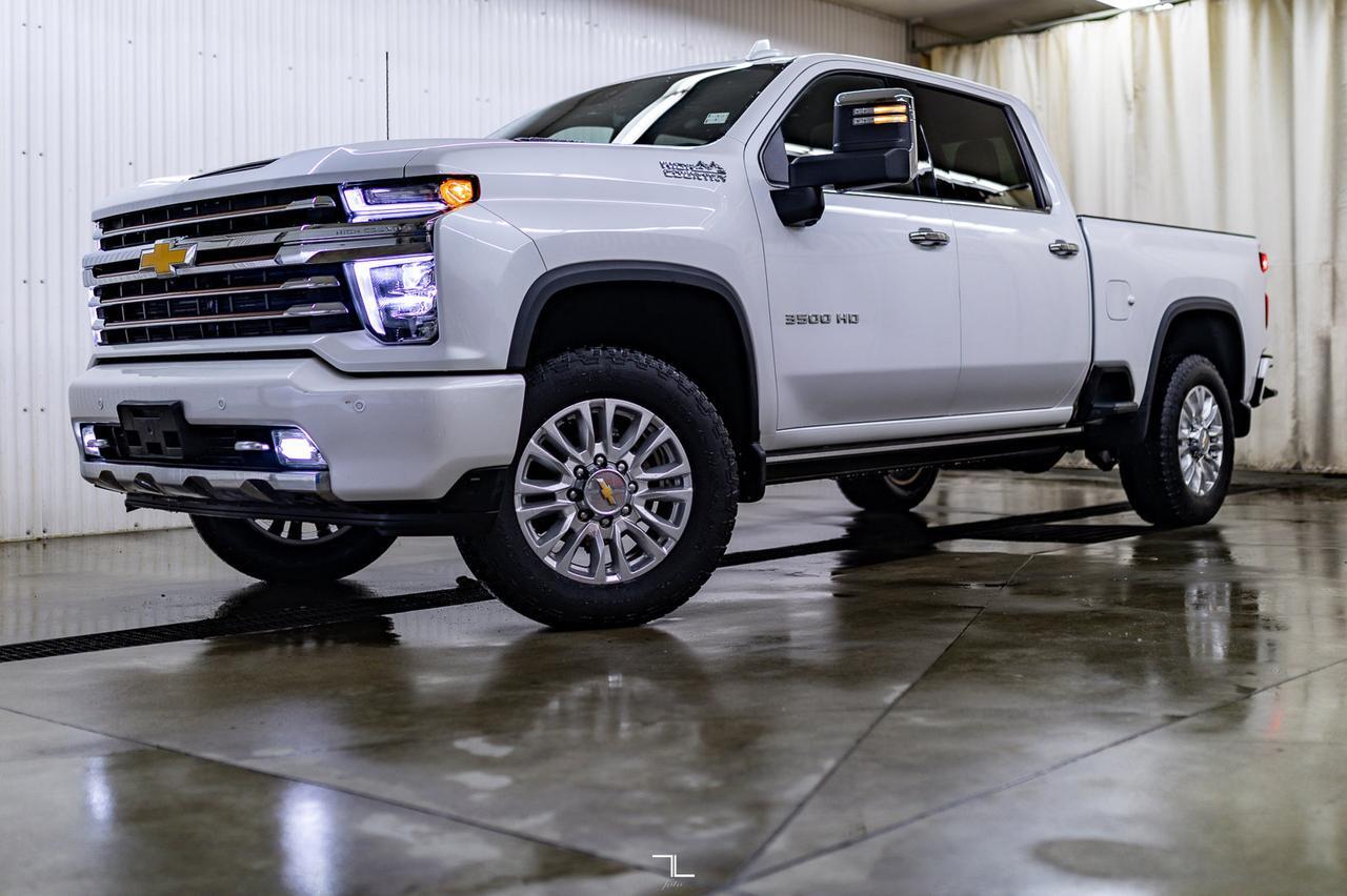 2022 Chevrolet Silverado 3500HD 4x4 Crew Cab High Country Diesel Leather Roof Nav Red Deer AB