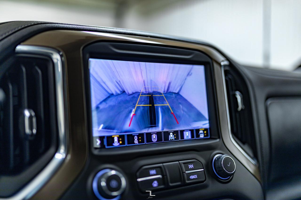 2022 Chevrolet Silverado 3500HD 4x4 Crew Cab High Country Diesel Leather Roof Nav Red Deer AB