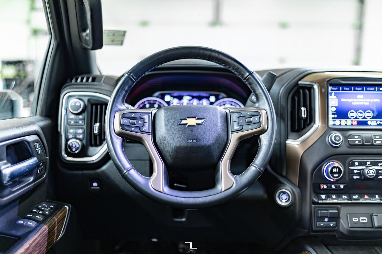 2022 Chevrolet Silverado 3500HD 4x4 Crew Cab High Country Diesel Leather Roof Nav Red Deer AB