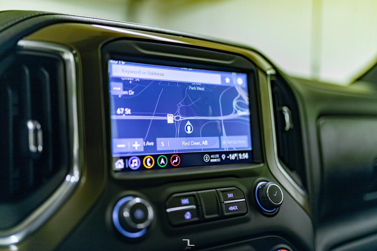 2022 Chevrolet Silverado 3500HD 4x4 Crew Cab High Country Diesel Leather Roof Nav Red Deer AB