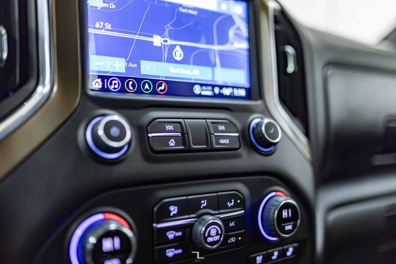 2022 Chevrolet Silverado 3500HD 4x4 Crew Cab High Country Diesel Leather Roof Nav Red Deer AB