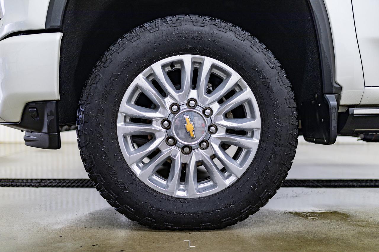 2022 Chevrolet Silverado 3500HD 4x4 Crew Cab High Country Diesel Leather Roof Nav Red Deer AB