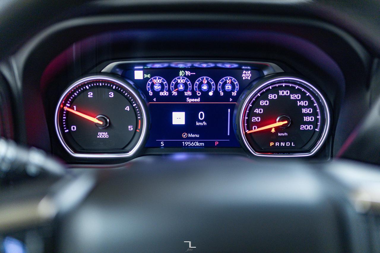 2022 Chevrolet Silverado 3500HD 4x4 Crew Cab High Country Diesel Leather Roof Nav Red Deer AB