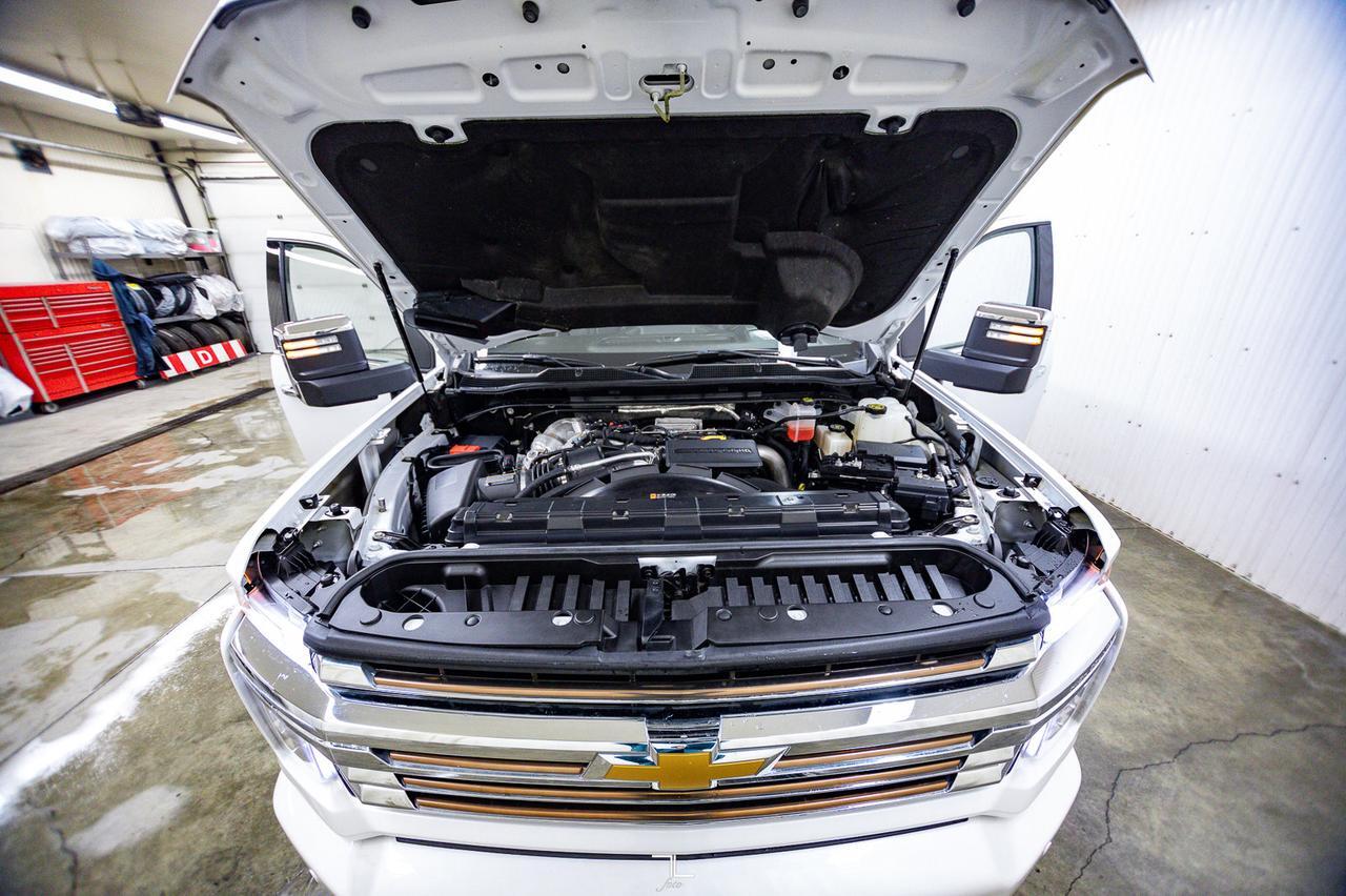 2022 Chevrolet Silverado 3500HD 4x4 Crew Cab High Country Diesel Leather Roof Nav Red Deer AB