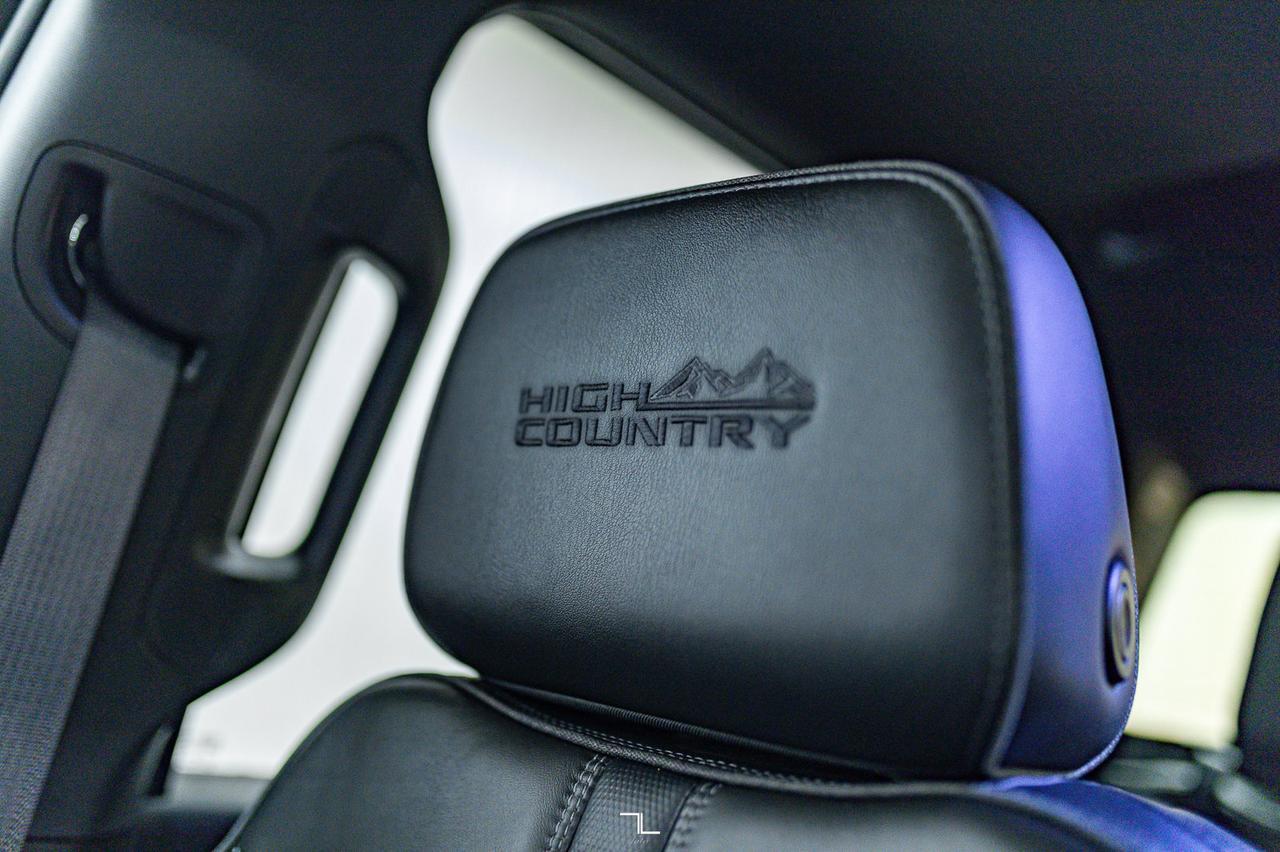 2022 Chevrolet Silverado 3500HD 4x4 Crew Cab High Country Diesel Leather Roof Nav Red Deer AB