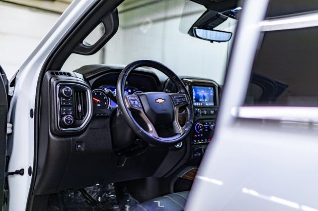 2022 Chevrolet Silverado 3500HD 4x4 Crew Cab High Country Diesel Leather Roof Nav Red Deer AB