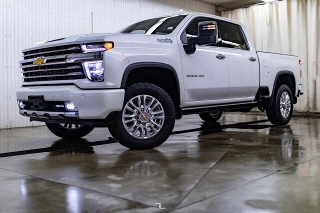 2022 Chevrolet Silverado 3500HD 4x4 Crew Cab High Country Diesel Leather Roof Nav Red Deer AB