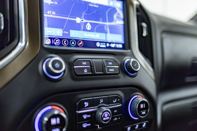 2022 Chevrolet Silverado 3500HD 4x4 Crew Cab High Country Diesel Leather Roof Nav Red Deer AB