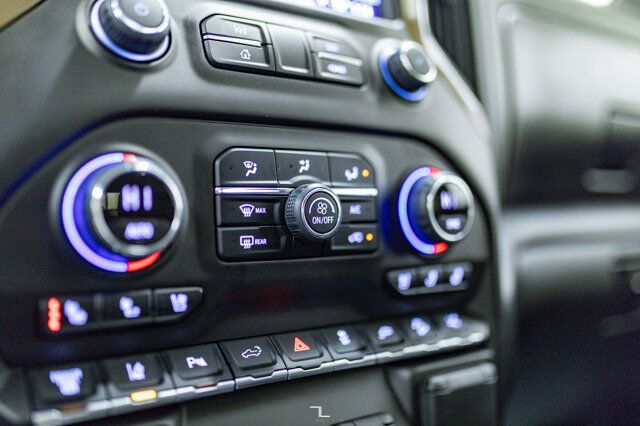 2022 Chevrolet Silverado 3500HD 4x4 Crew Cab High Country Diesel Leather Roof Nav Red Deer AB