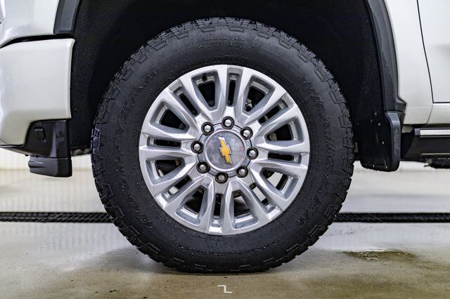 2022 Chevrolet Silverado 3500HD 4x4 Crew Cab High Country Diesel Leather Roof Nav Red Deer AB