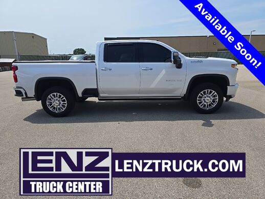 2022_Chevrolet_Silverado 3500HD_4x4 Crew Cab High Country SRW_ Fond du Lac WI