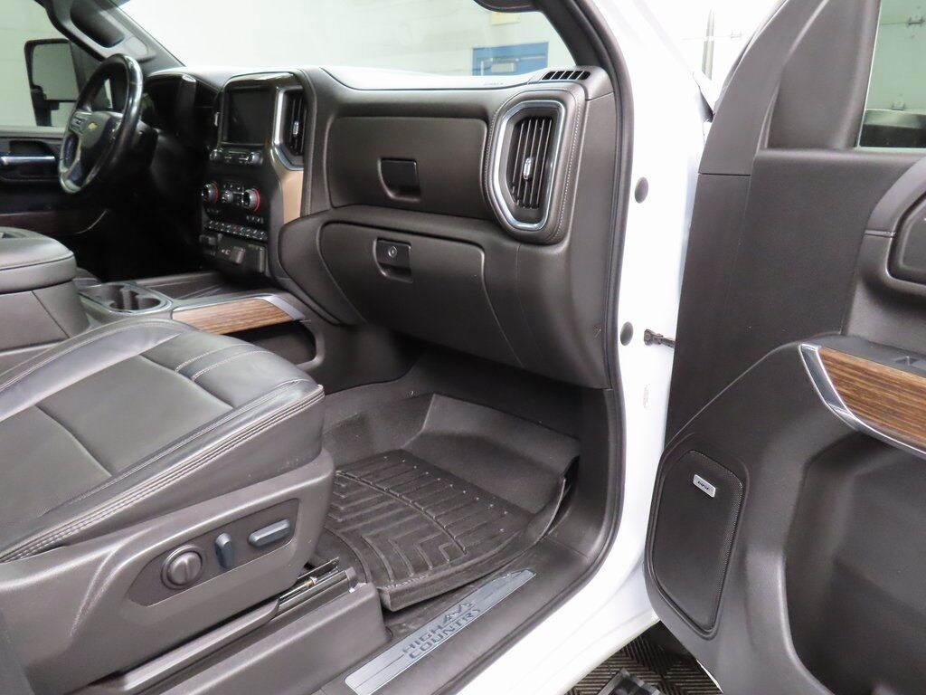 2022 Chevrolet Silverado 3500HD 4x4 Crew Cab High Country SRW Fond du Lac WI