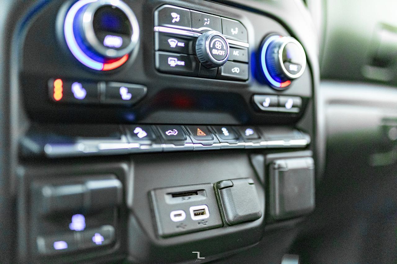 2022 Chevrolet Silverado 3500HD 4x4 Crew Cab LTZ Deck Leather BCam Red Deer AB